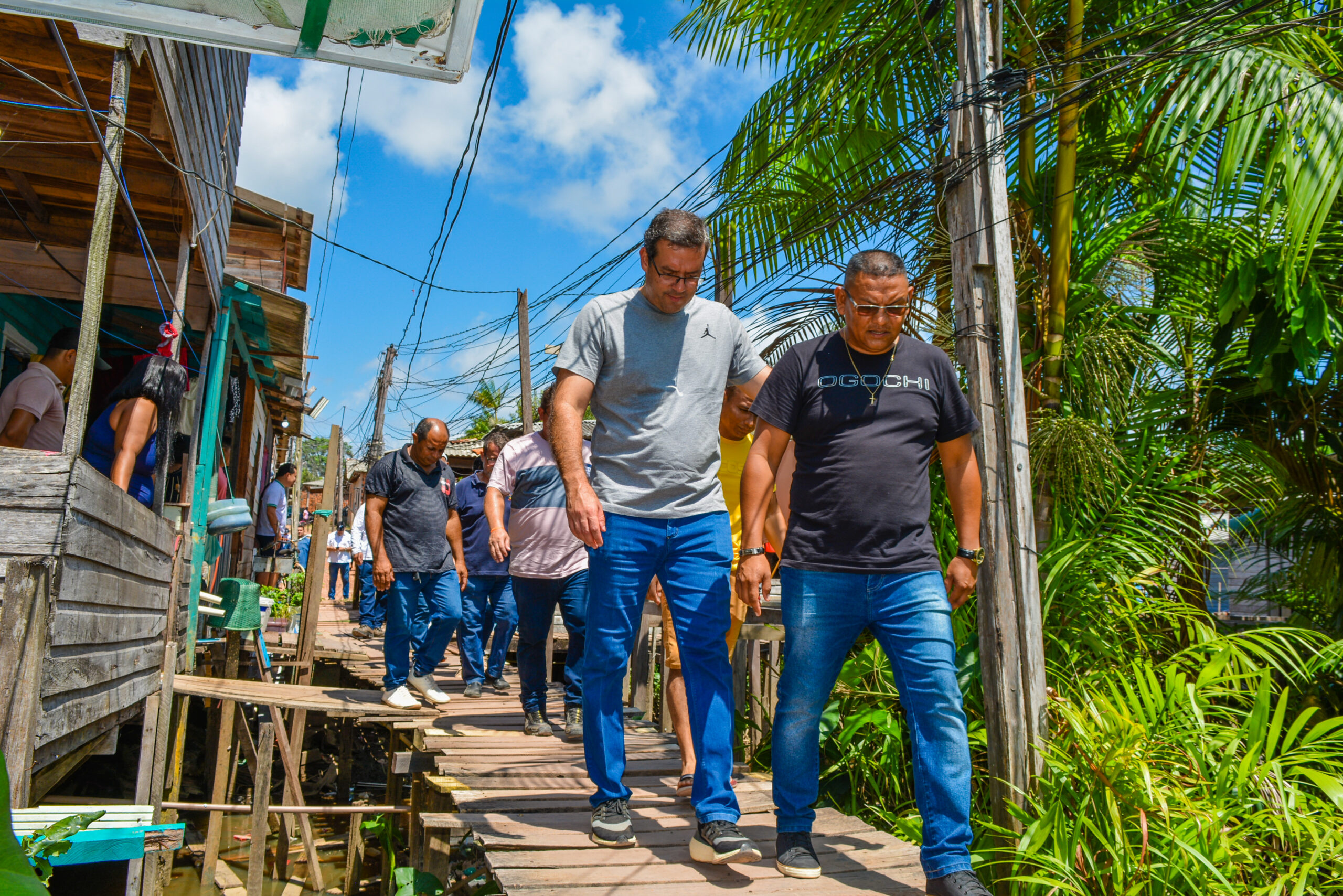 Prefeito de Macapá vistoria obras e assina ordem de serviço para revitalização de 350 metros de passarela – Prefeitura Municipal de Macapá