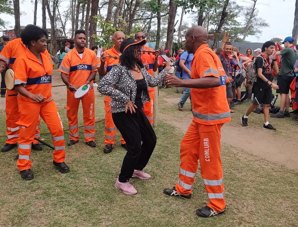Comlurb leva campanha de incentivo à coleta seletiva à Barra da Tijuca - Prefeitura da Cidade do Rio de Janeiro