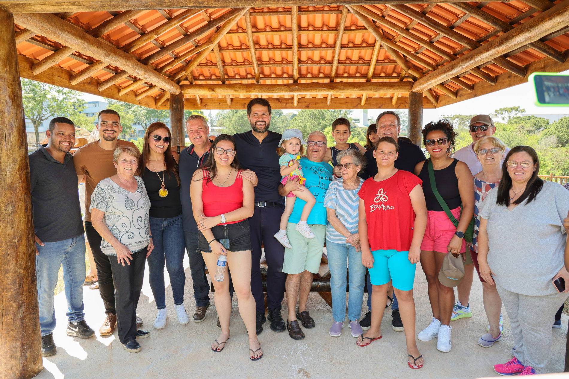 Moradores do Cecap ganham nova praça com conceito Família & Pet