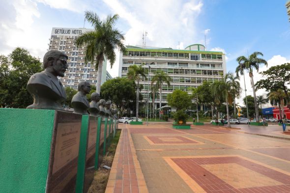 Prefeitura de Cuiab | Relatrio preliminar da equipe de planto da Sade aponta problemas com escala de mdicos, falta de medicamentos e insumos e problemas para transferncia de pacientes