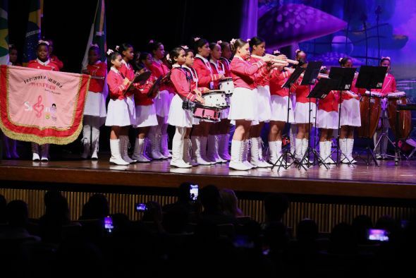 Prefeitura de Cuiab | Especial Espetculo Simininas: banda de percusso do programa se apresenta com ousadia e emociona a plateia