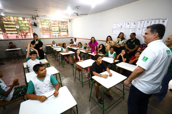 Prefeitura de Cuiab | Prefeito Emanuel Pinheiro faz vistoria tcnica e anuncia climatizao da EMEB Jesus Criana