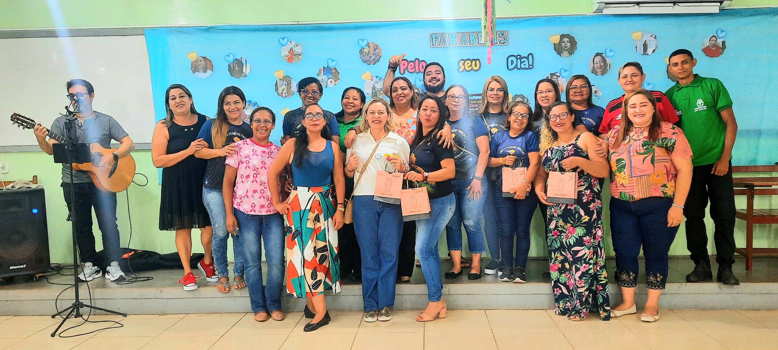 Professores de escola municipal recebem homenagens alusivas ao Dia do Professor – Prefeitura Municipal de Macapá