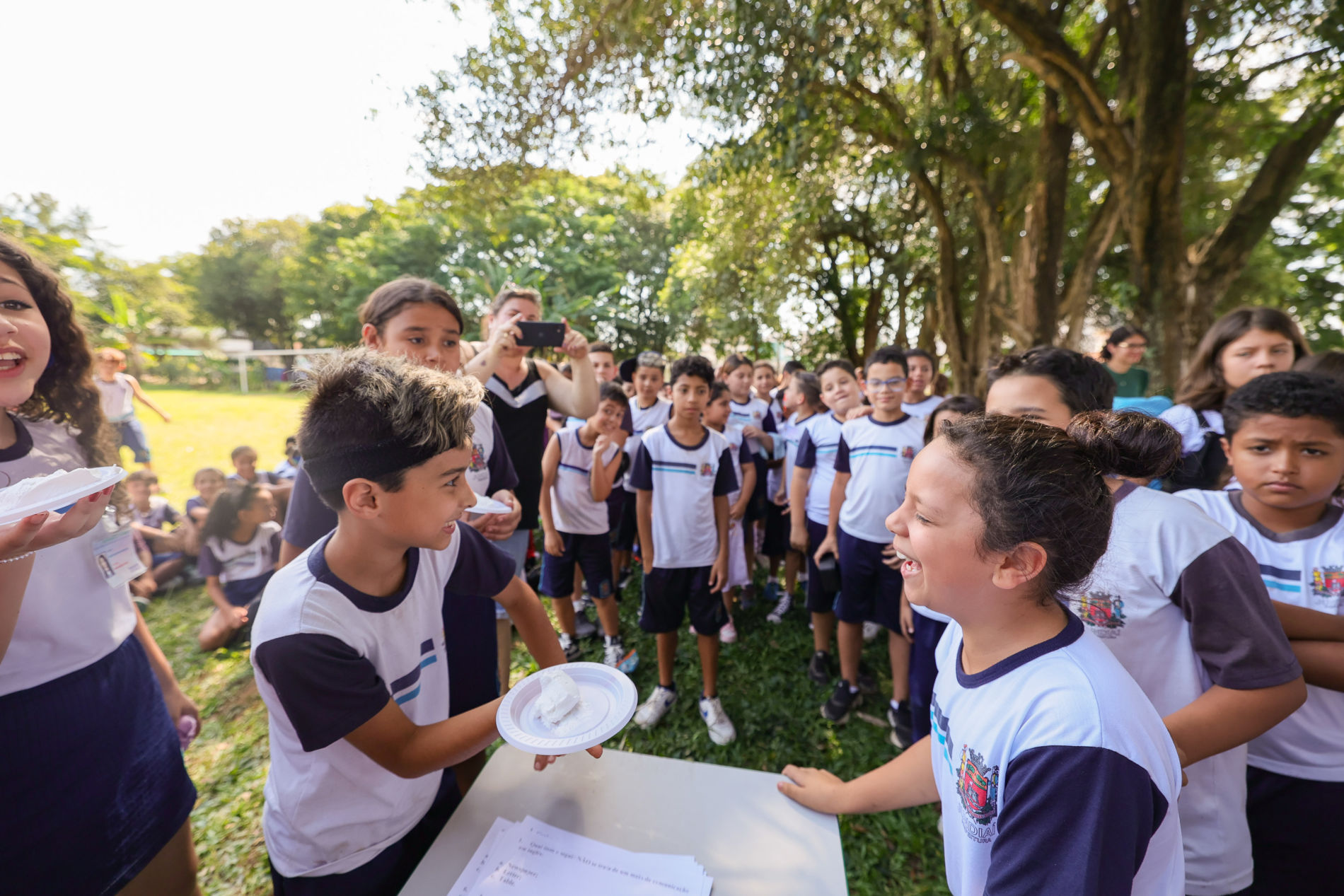 Após um semestre de correspondências, estudantes se reúnem para atividade em inglês