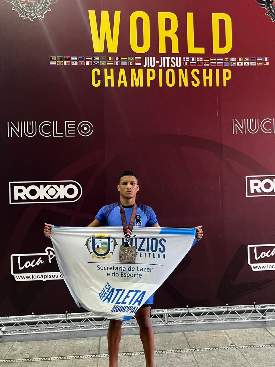 Atleta de Búzios conquista medalha de prata no Campeonato Mundial de Jiu-jitsu