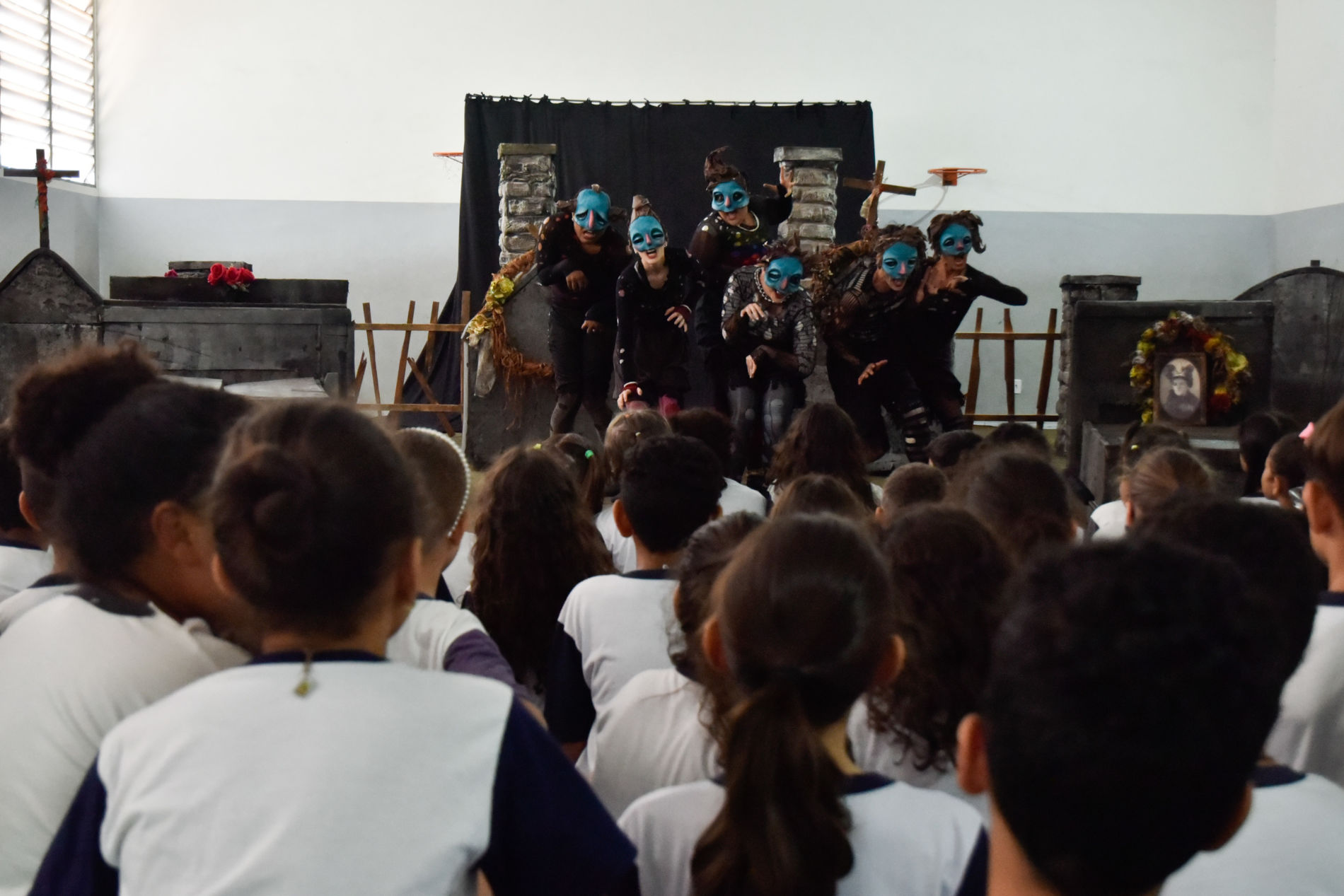 Cia. de Teatro faz ensaio aberto para as escolas de peça que estreia no fim do ano