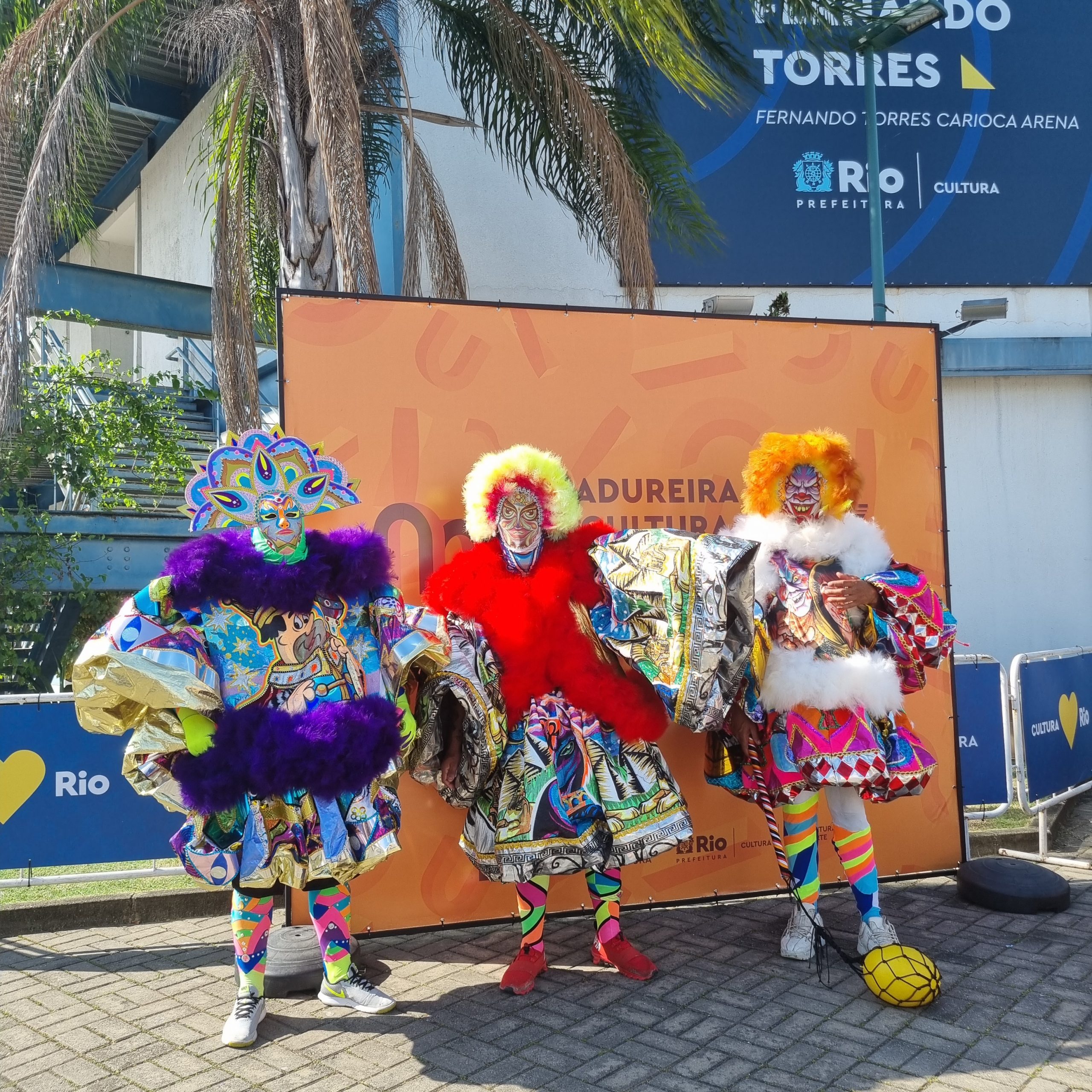 Esculturas artísticas e evento em Madureira, promovidos pela Secretaria de Cultura, celebram os bate-bolas - Prefeitura da Cidade do Rio de Janeiro