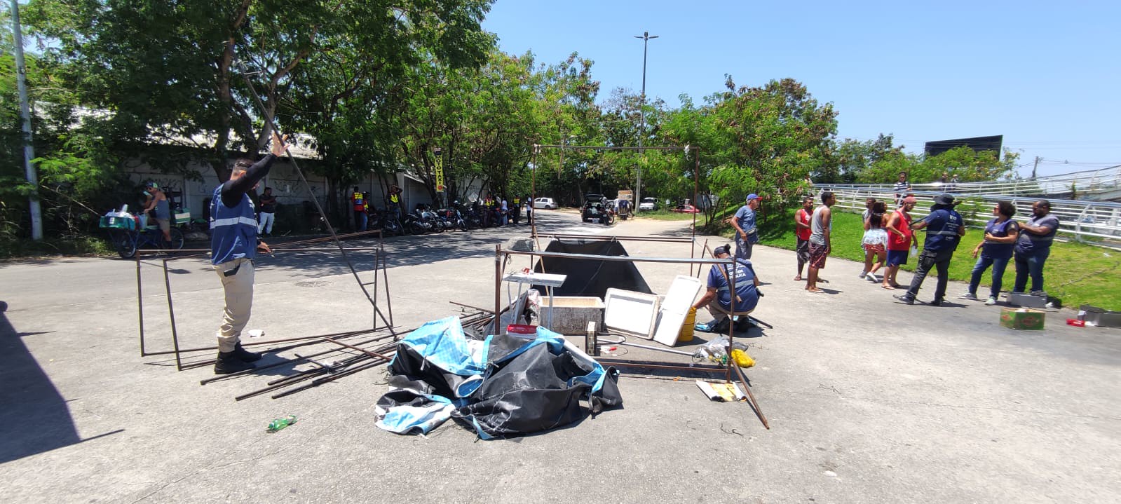 Prefeitura do Rio realiza ação de ordenamento no entorno do Shopping Via Parque, na Barra da Tijuca - Prefeitura da Cidade do Rio de Janeiro