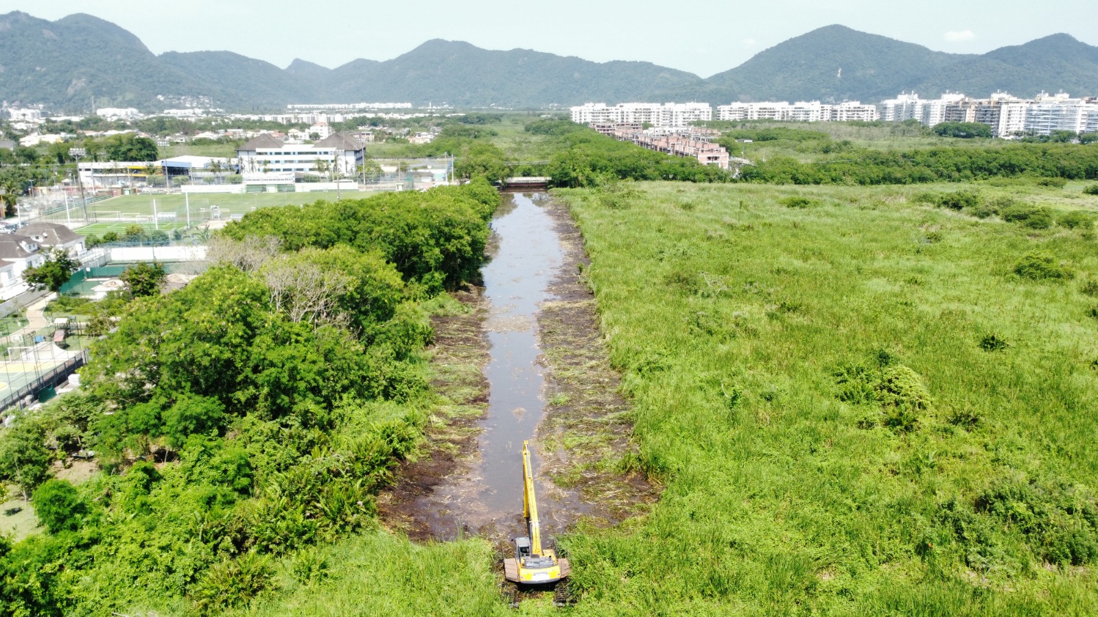 Prefeitura realiza serviços de limpeza e desassoreamento no Canal do Cortado, no Recreio - Prefeitura da Cidade do Rio de Janeiro