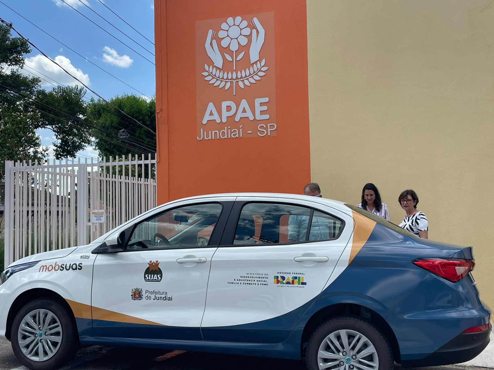 APAE Jundiaí recebe veículo após articulação da Prefeitura