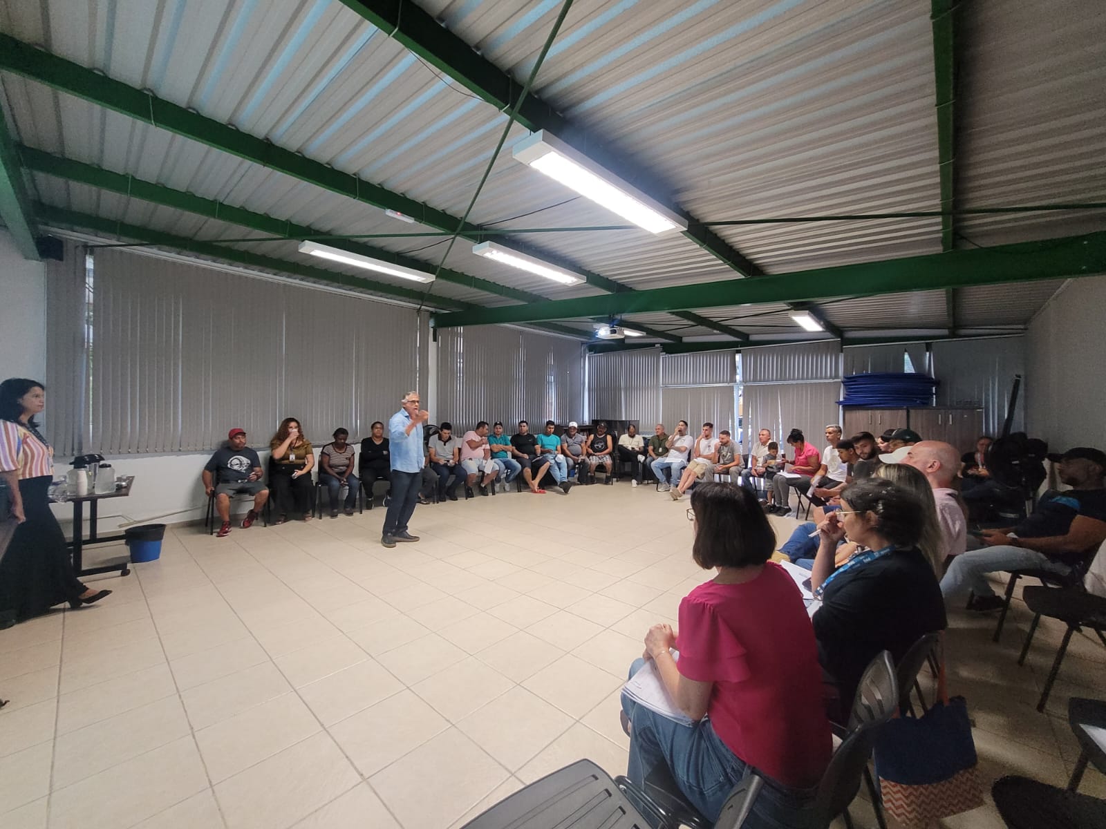 Abastecimento e Vigilância Sanitária promovem treinamento para feirantes de Jundiaí