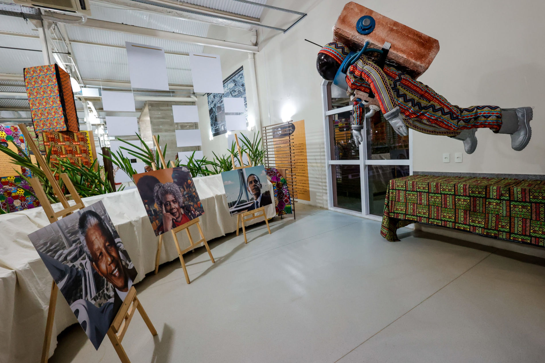 Biblioteca Nelson Foot tem três exposições em seus espaços