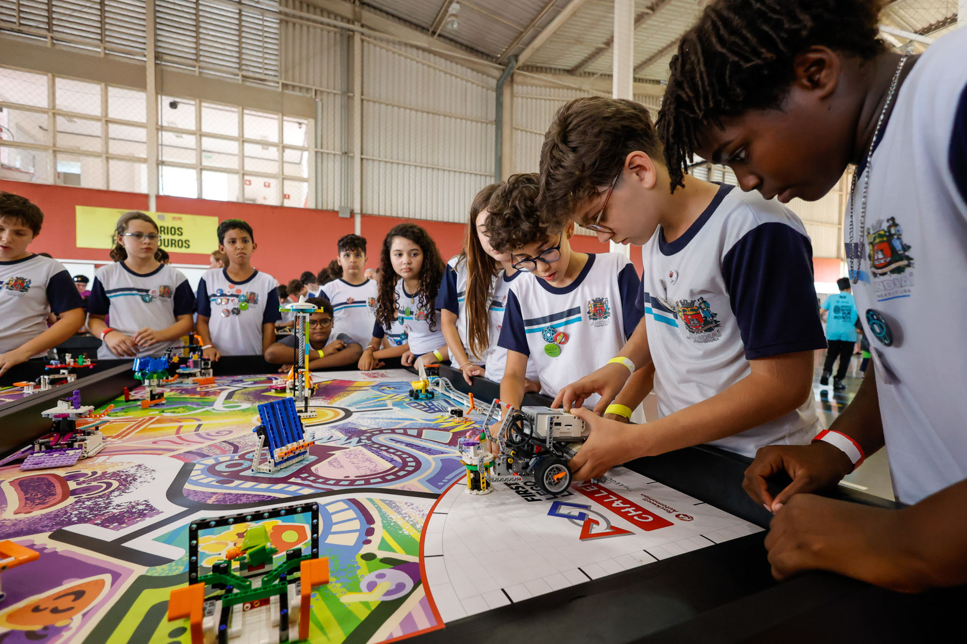 Crianças da Emeb Candelário participam do Torneio Sesi de Robótica