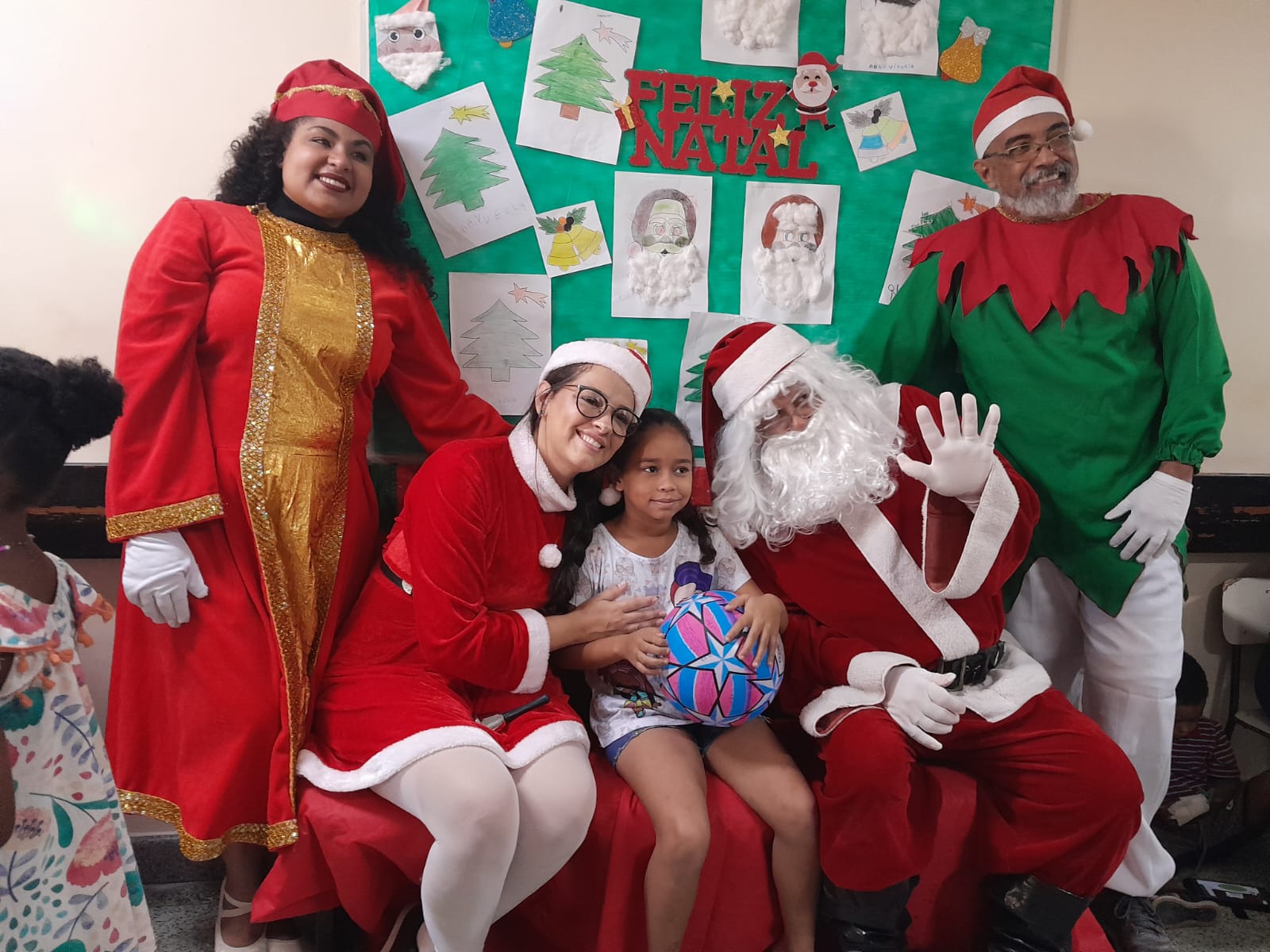 Papai Noel da GM-Rio alegra crianças internadas no Hospital Municipal Salgado Filho - Prefeitura da Cidade do Rio de Janeiro