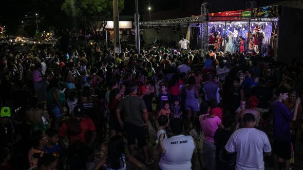 Prefeitura de Cuiab | Natal da Gente 2023 leva magia e alegria ao bairro Osmar Cabral
