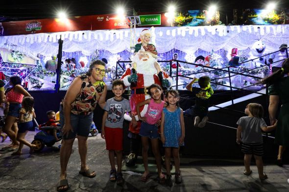 Prefeitura de Cuiab | Natal da Gente 2023 proporciona alegria e encantamento por onde passa; Programao prossegue at o dia 20