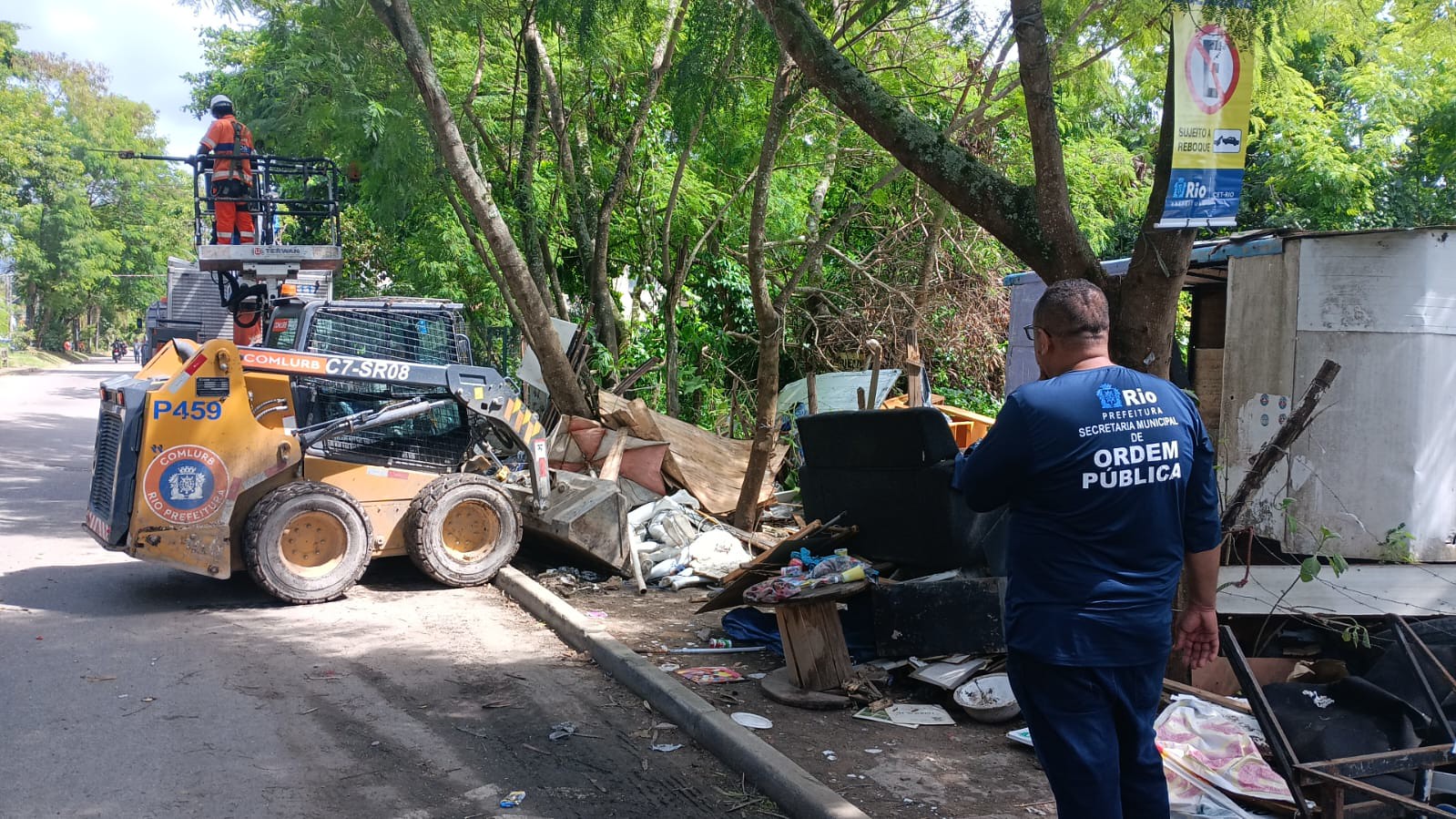 Seop remove 12 estruturas ilegais nas zonas Norte e Oeste da cidade do Rio - Prefeitura da Cidade do Rio de Janeiro