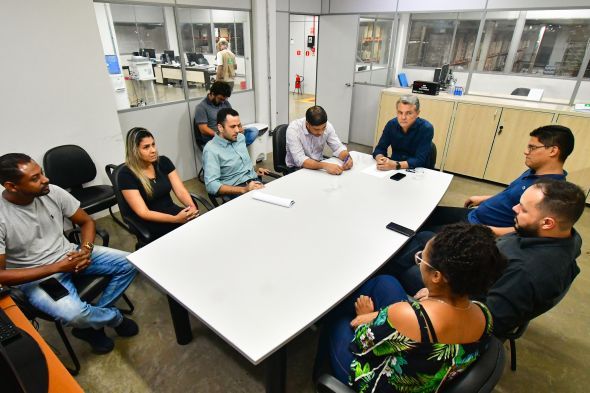 Prefeitura de Cuiab | Equipe promove reunio para solucionar problemas deixados pela Interveno no CDMIC; falta de sistema e falhas de inventrio j foram constatados